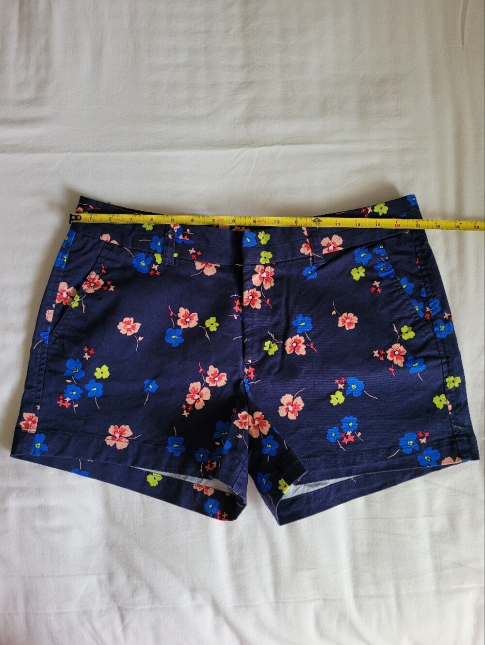 GAP- Khakis by Gap Shorts - Sz 10, Navy & Floral, EUC - Picture 8 of 9